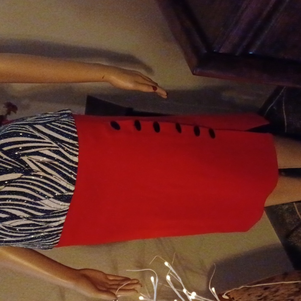 Skirt w/ button detail